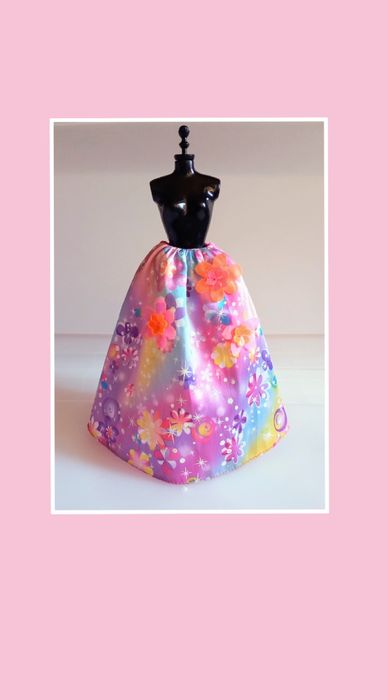 Barbie saia para Princesa Alexa e o Portal Secreto 2014.