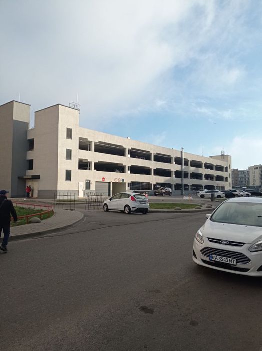 Паркомісце, паркінг. Паркинг Варшавський, липинка