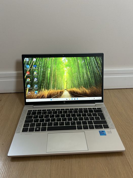 Laptop biznesowy HP EliteBook 830 G8 wraz z zasilaczem