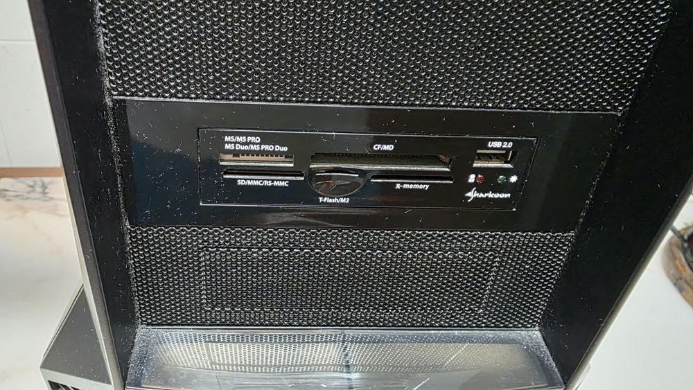 HP Desktop Computer64297675484930123