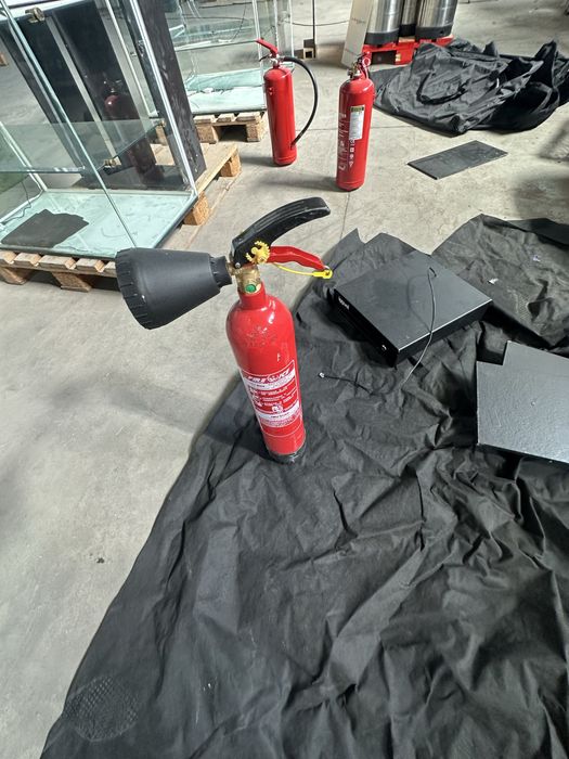 Extintor CO2 2kg novo e cheio