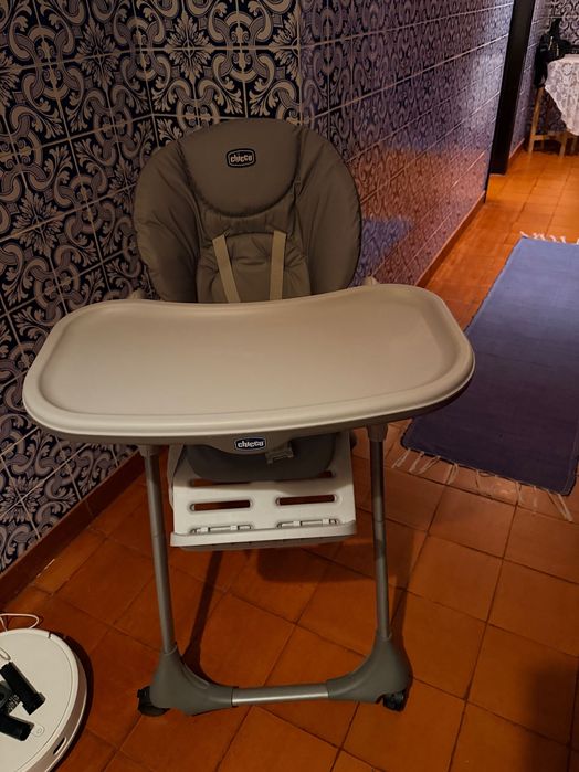 Cadeira de refeição Chico completamente nova
