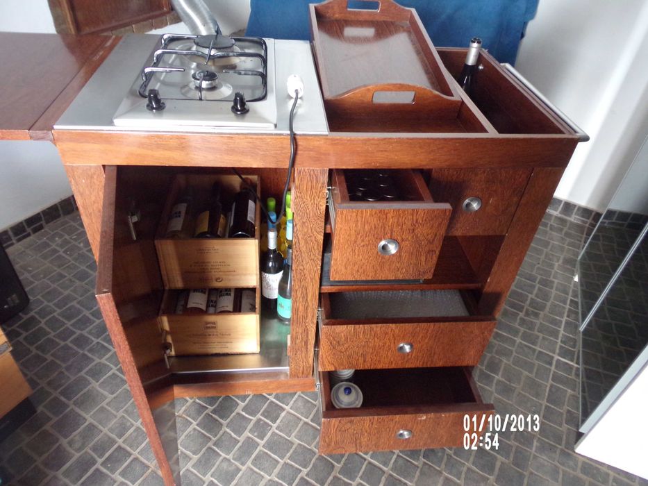 Carro/Móvel com fogão para flambear