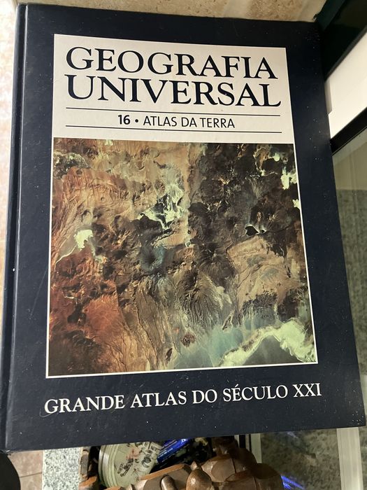 Geografia Universal – Grande Atlas do Século XXI”,  18 volumes