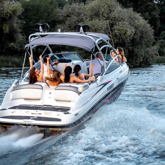 Łódź motorowodna YAMAHA 230 HO + przyczepa