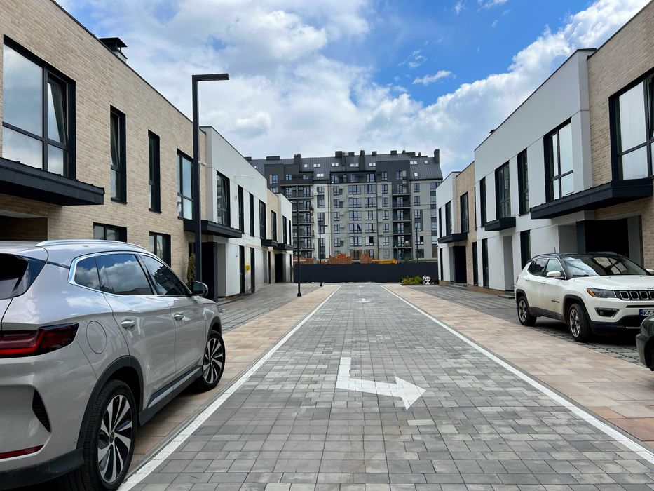 Продам з наповненням 4х к. таунхаус 104 кв.м. з власним підвалом.