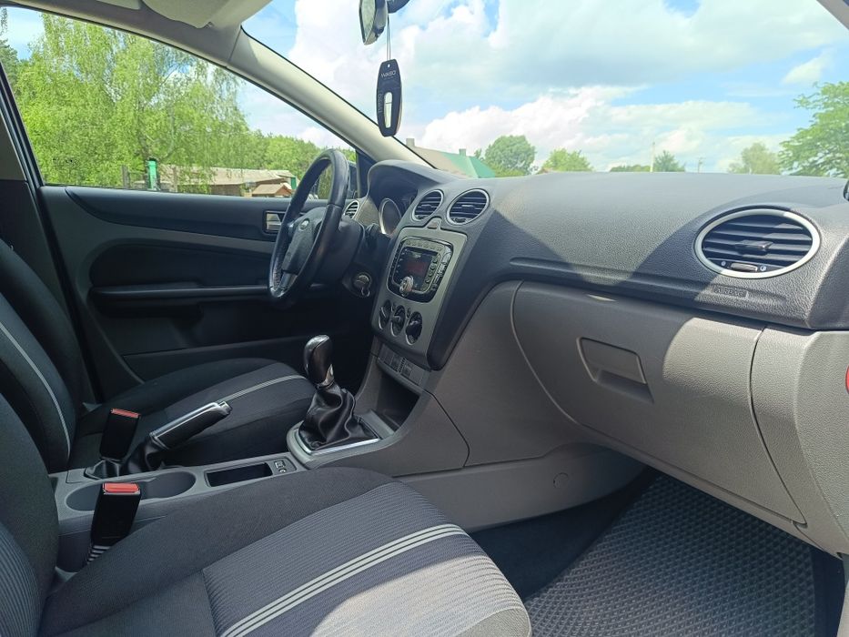 Ford Focus 2.  1.6 бензин