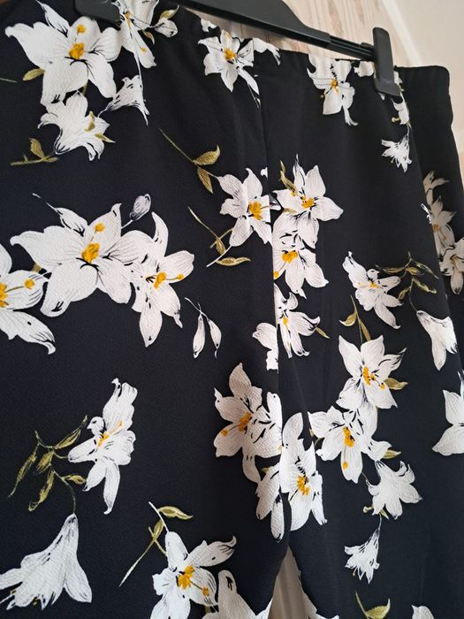 Letnie spodnie w kwiaty