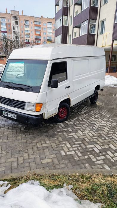 Мерседес МВ 100.