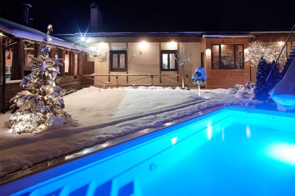 Аренда дома с Бассейном Горкой Джакузи и Бильярдом .