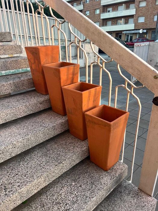 Vendo lote de vasos para decoração de jardim