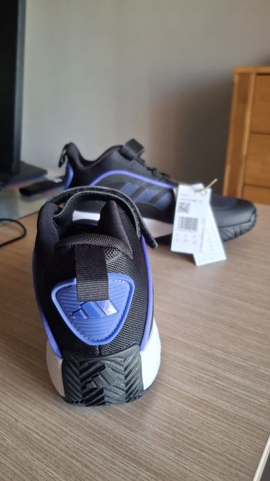 Tenis Adidas novos