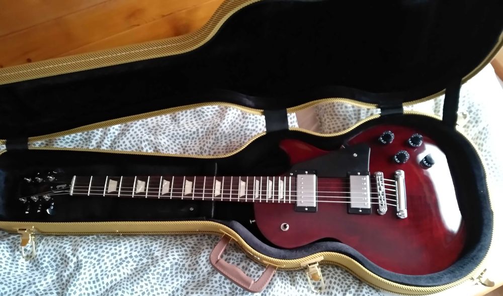 Gitara Gibson Les Paul Studio plus case