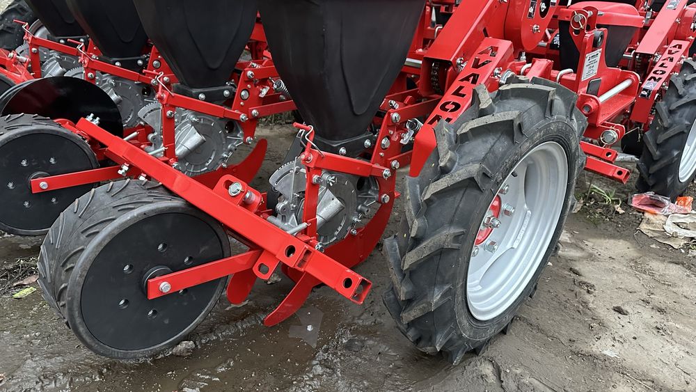 Сівалка універсальна просапна точного висіву УПС-8, УПС-6, УПС-4