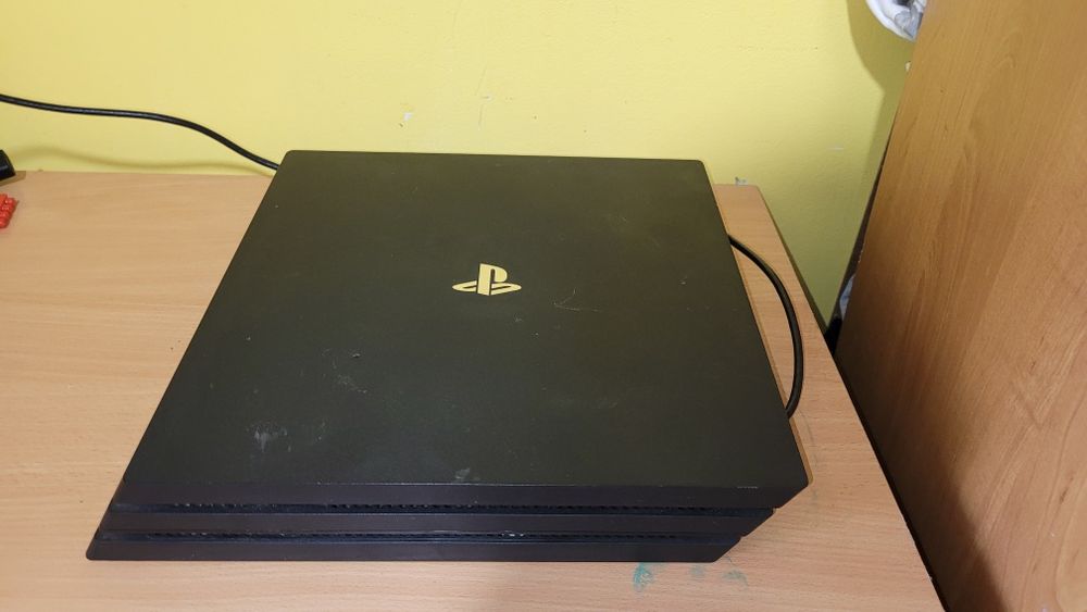 PlayStation 4 Pro 1TB (CUH-7108B) + 14 ігор.