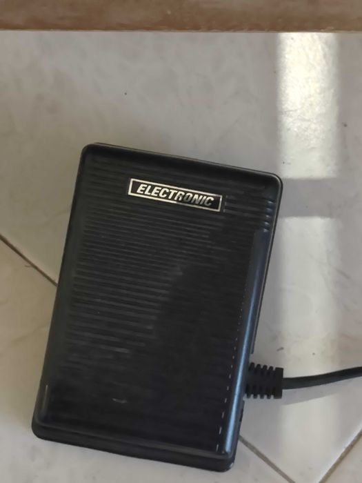 Máquina costura eléctrica Lervia