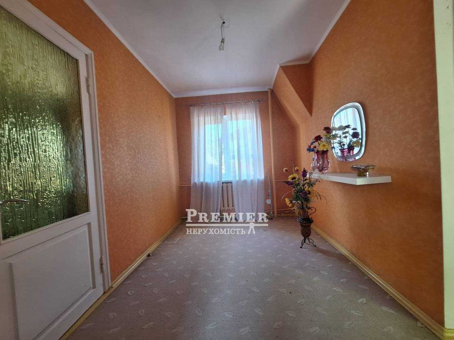 Продаж будинку з видом на озеро