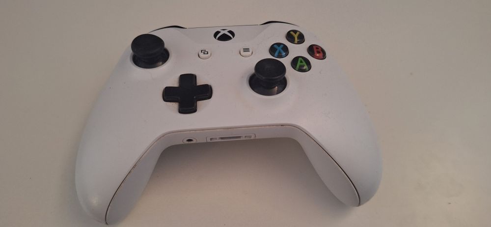 Xbox one 1 tb + 2 comandos