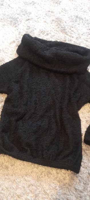 Czarny golf ala alpaka