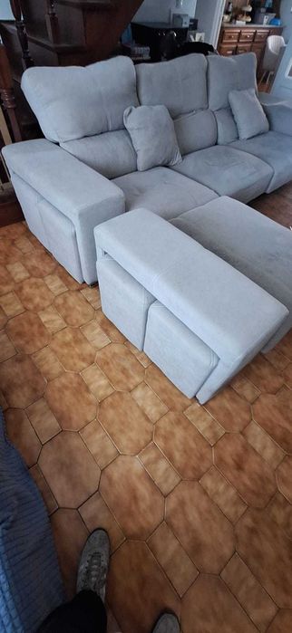 Sofá chaise longue com puffs