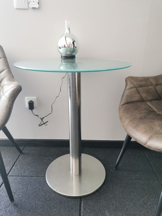 Mesa de vidro com pé em Inox.