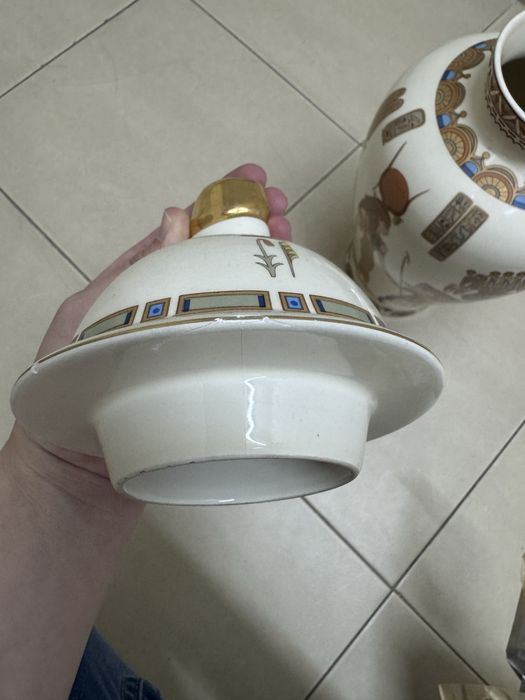 Jarro egípcio em porcelana. Marca panda