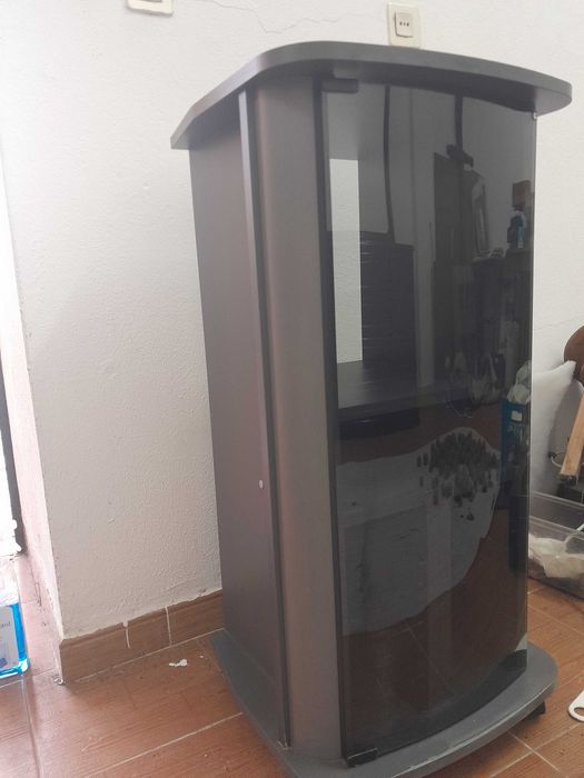 movel de aparelhagem em bom estado