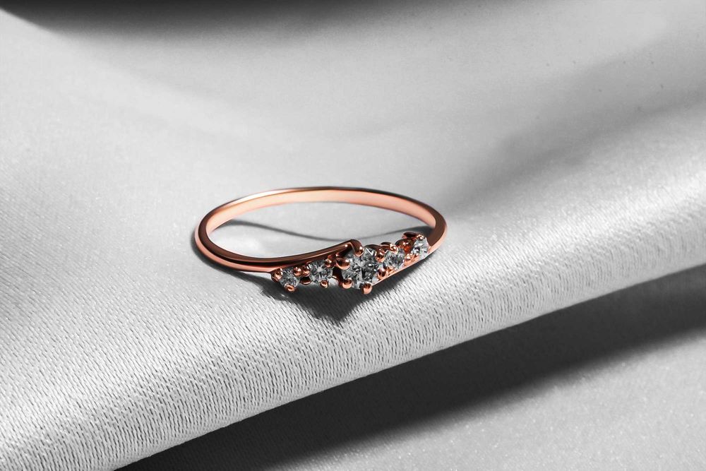 Золотое кольцо с фианитами