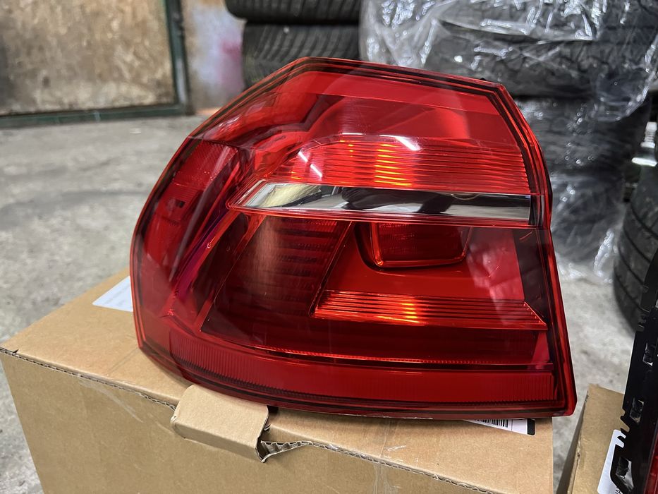 Продам комплект задних фонарей на Volkswage Passat b8 usa