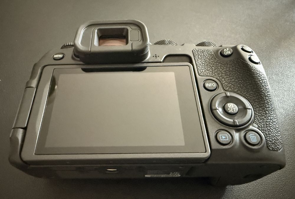 Canon EOS R8 + objetivas + kit video