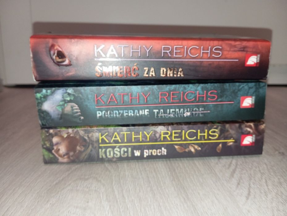 Książki, seria "kości" (trzy części)