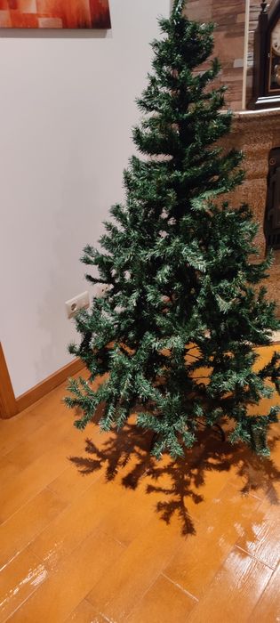 Árvore de natal artificial  1, 80cm de altura