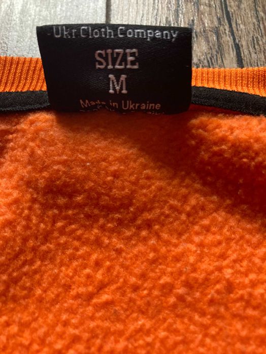 Свитшот Staff оранжевый с узором в виде железной сетки для ограждения