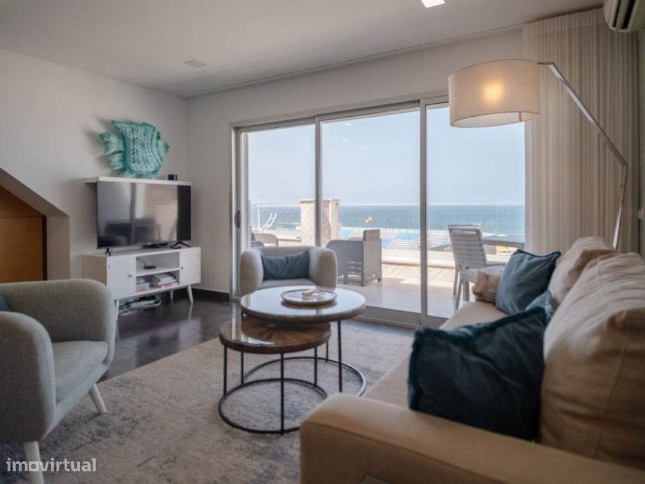 Apartamento T2 com Rooftop e Vista de 360º na Melhor Localização da...
