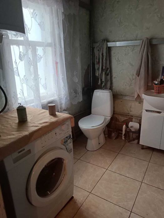 Продаю добротный дом в живописном р-не г Мерефа всё рядом