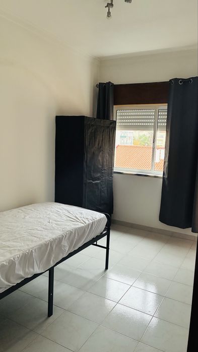 Quarto disponivel (Pinhal Novo)