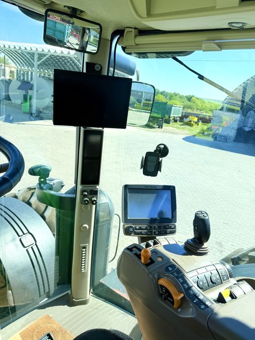 Трактор John Deere 8320R