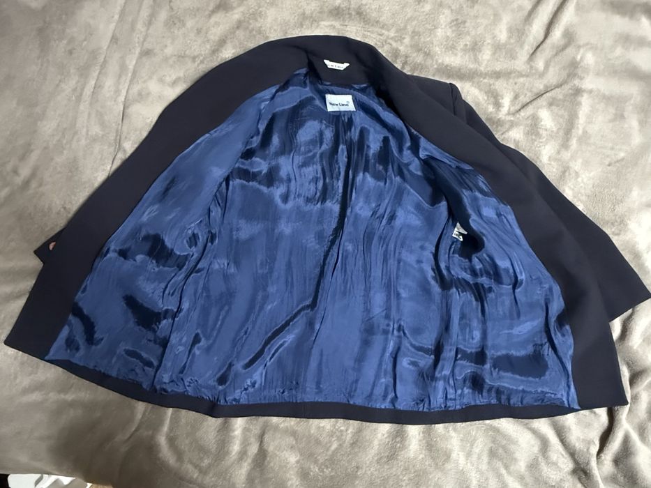 Віддаю безкоштовно 2 теплі піджаки для дівчини 40-42 розміру