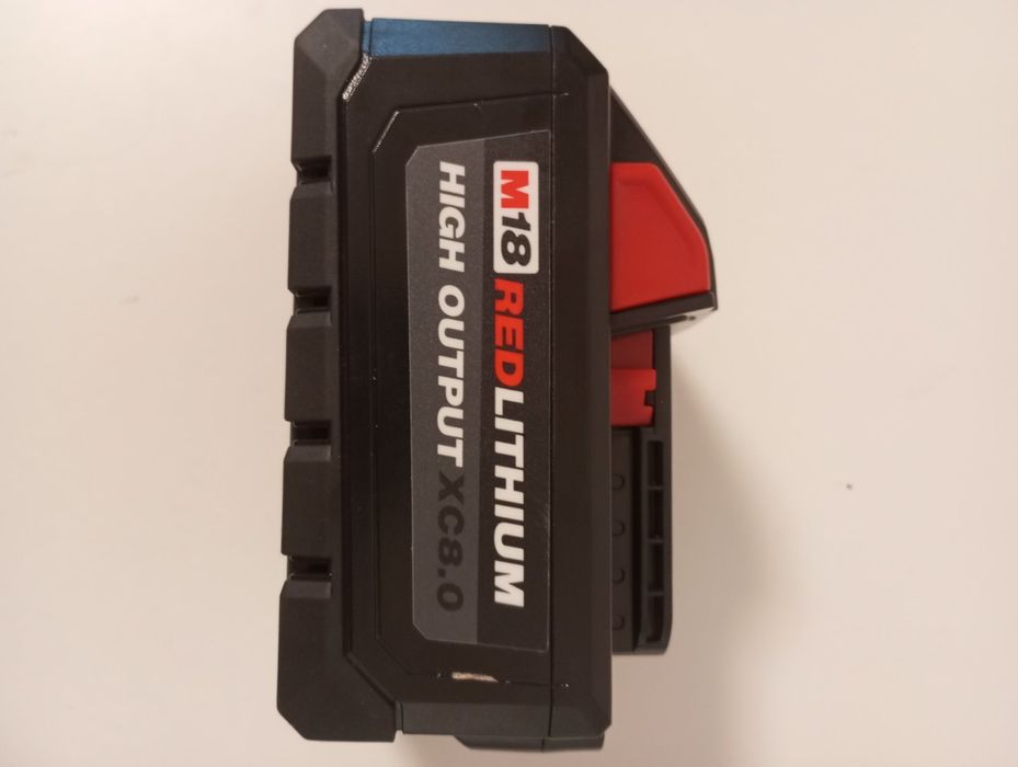 Акумулятор батарея Milwaukee 8Ач Китай