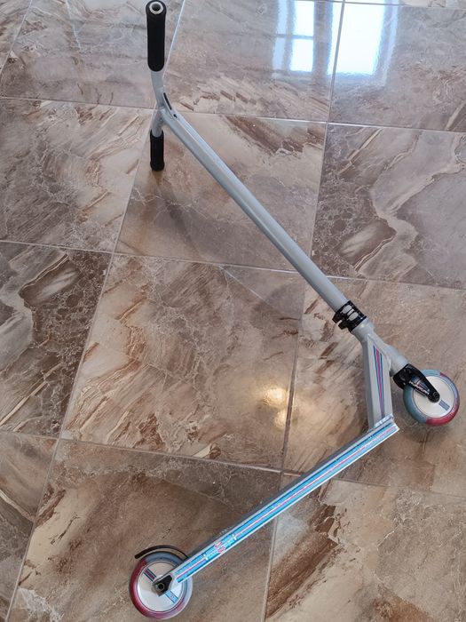 Hulajnoga LUCKY cody flom wraz z zestawem ochraniaczy