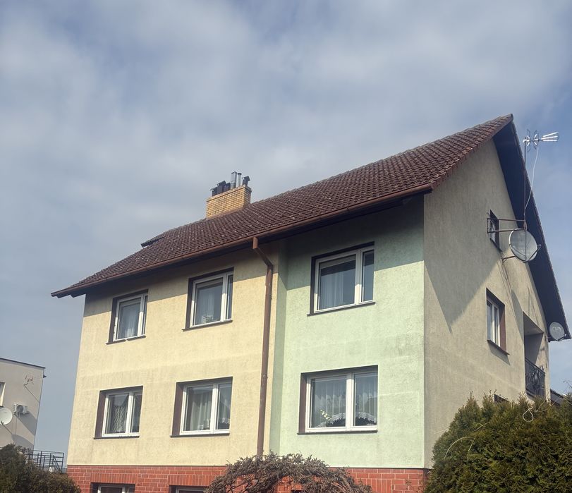 Duzy dom trzykodynacyjny murowany podpiwniczony