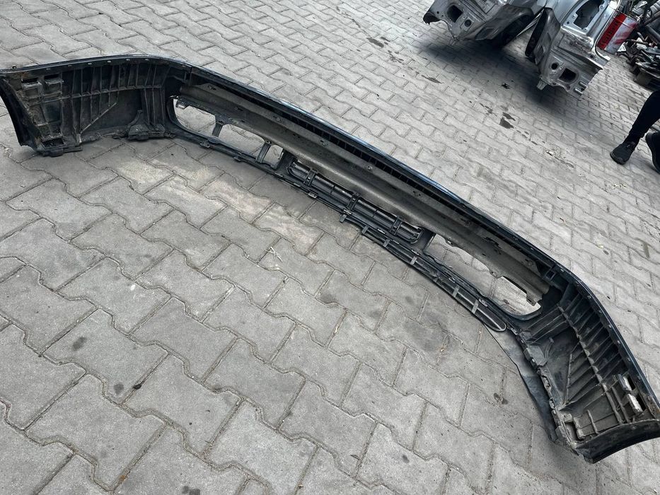 Бампер передній ауді а6 с4 під ремонт