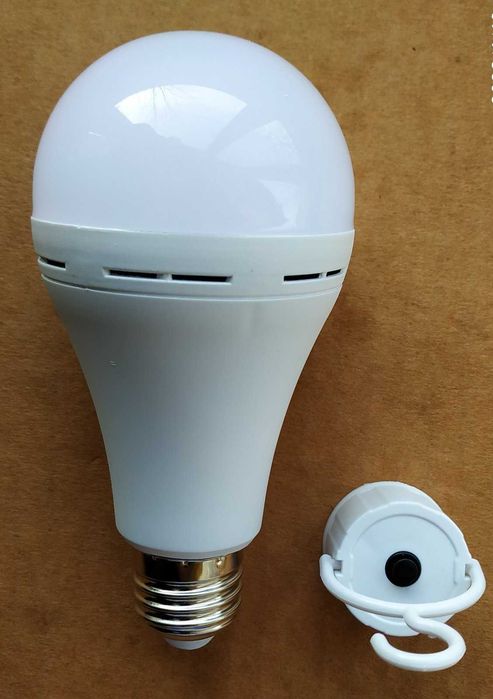 Led лампа з акумулятором 12 W 220 volt = 100 ват