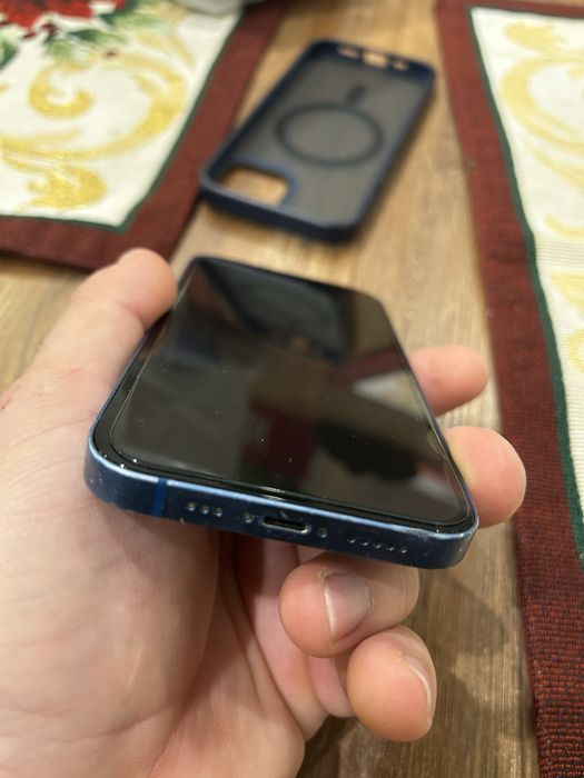 iPhone 13 niebieski