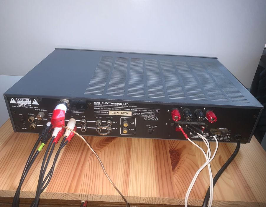 NAD 701 amplituner z oryginalnym pilotem