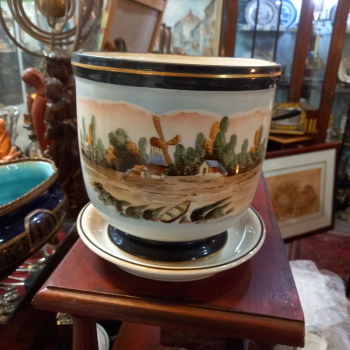 Vista Alegre cachepot marca 1881