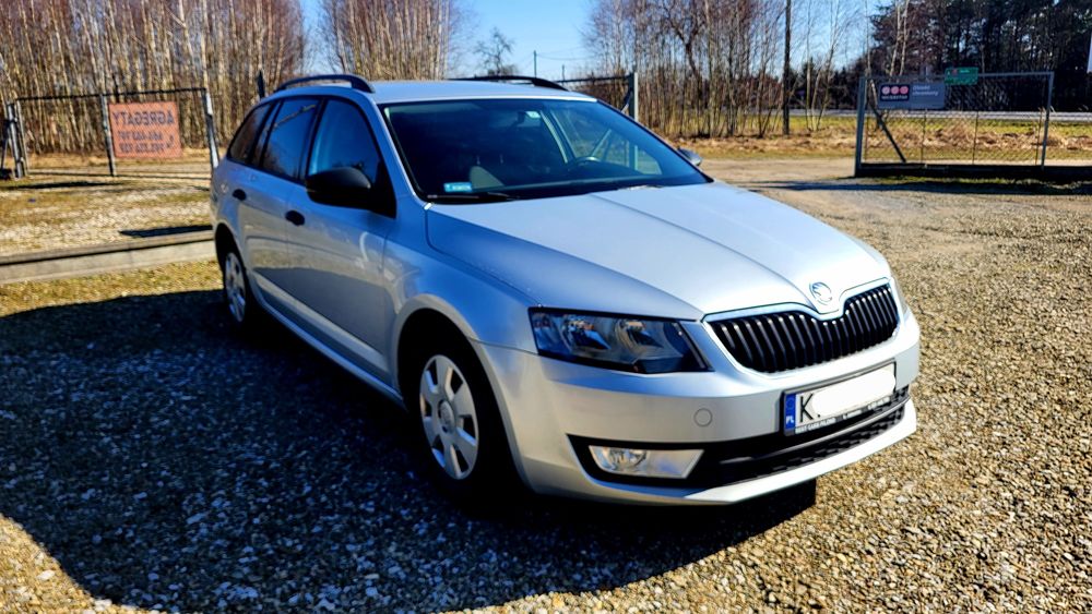 Skoda Octavia lll Benzyna Klimatyzacja  stan bardzo dobrym.