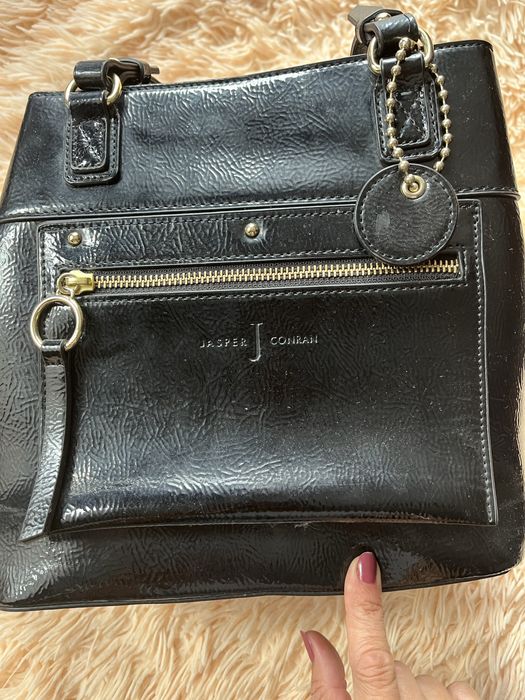 Сумочка жіноча лакована у відмінному стані.