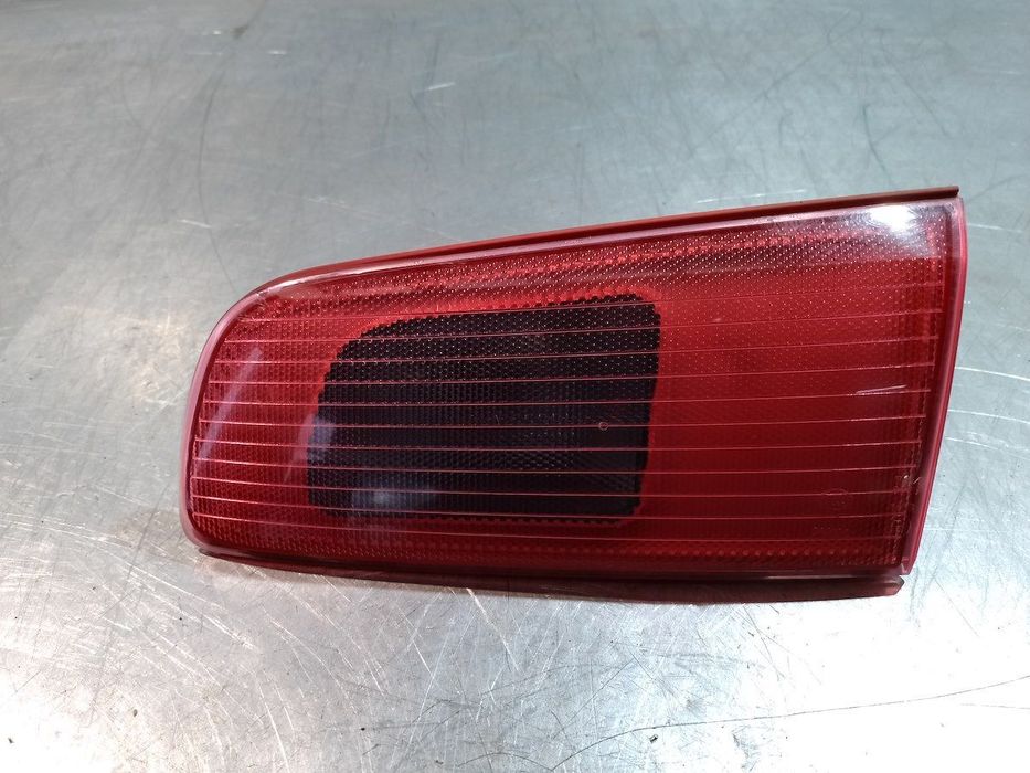 LAMPA TYLNA PRAWA W KLAPE MAZDA 2 3M71-13547-AG