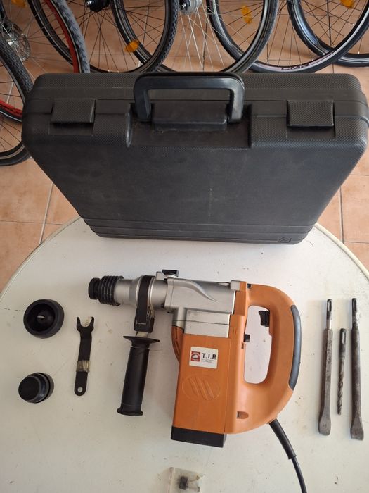 Перфоратор бочковый BOHRHAMMER BMH 1000.